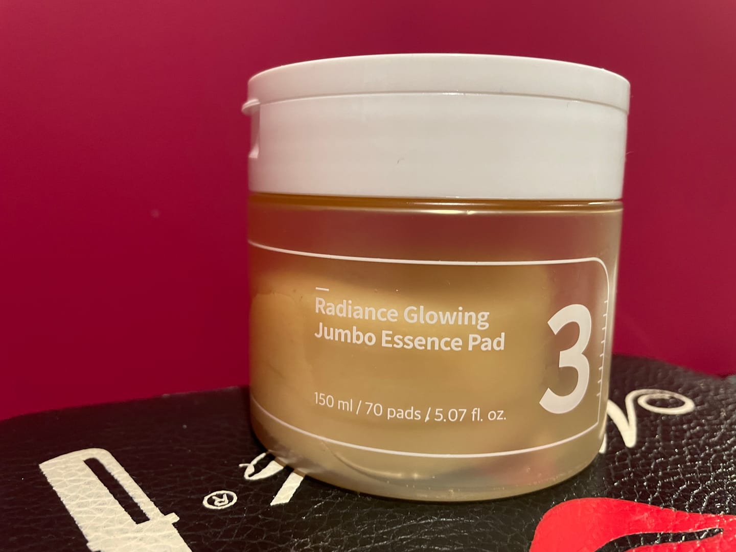 Customer photo review of Barojoši tonizējoši spilventiņi mirdzuma piešķiršanai ādai Numbuzin No.3 Radiance Glowing Jumbo Essence Pad