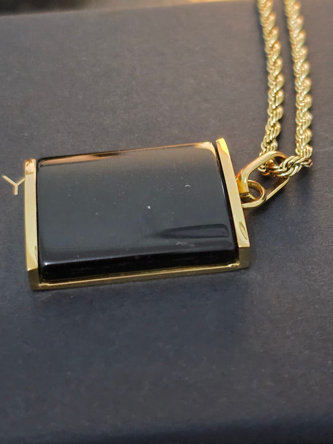 Customer photo review of RECTANGULAR ONYX PENDANT (GOLD)