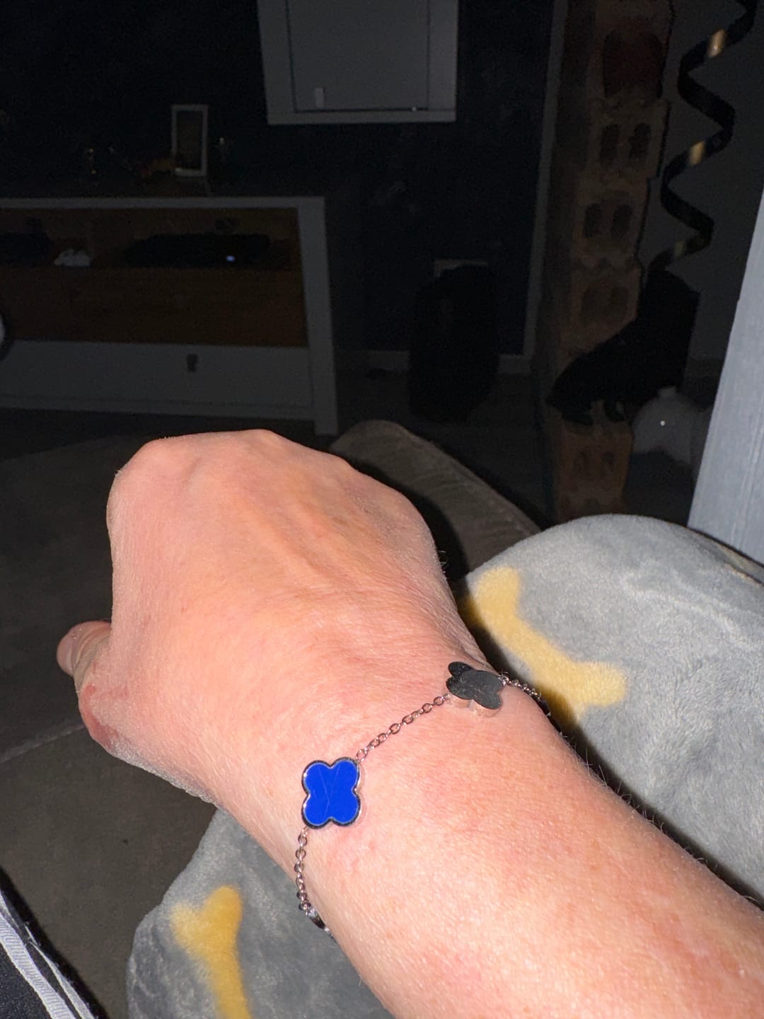 Customer photo review of Blue Clover Armband | 18K vergoldet