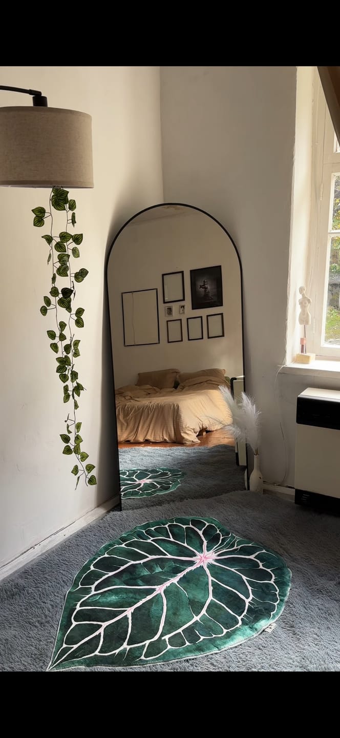 Customer photo review of Irregular Caladium Leaf Rug