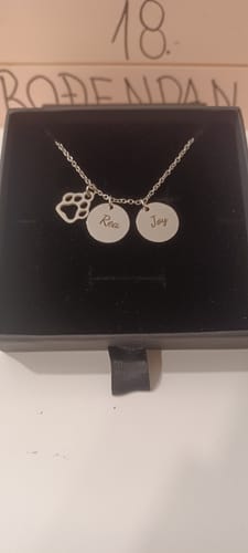 Customer photo review of Ogrlica: Pet Love