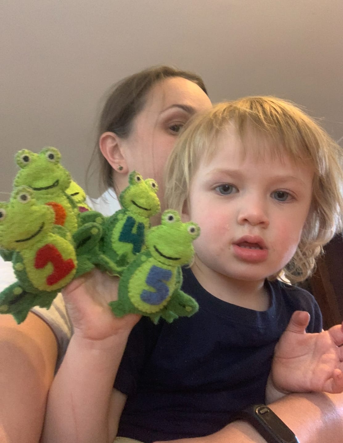 Customer photo review of 5 Little Speckled Frogs with Log Bag - Finger Puppet Set