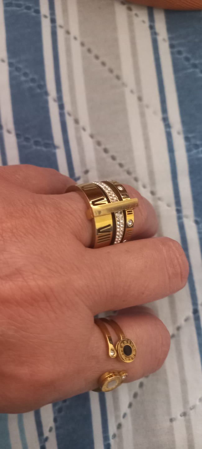 Customer photo review of Anel Romanos Venice Banhado em Ouro 18K