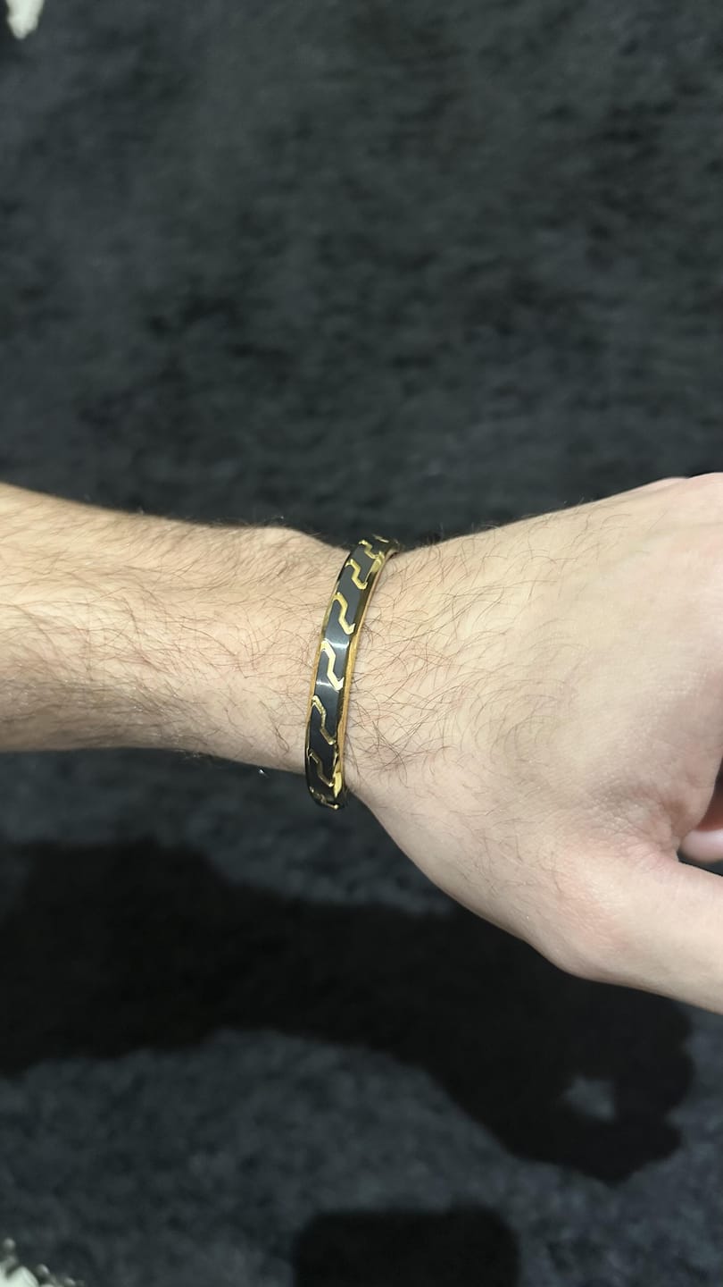 Customer photo review of JULIVNO CUFF - BLACK/GOLD