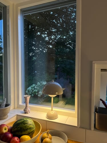 Customer photo review of Bordslampa - Svamplampa Flowerbud - Batteridriven 5000 mAH