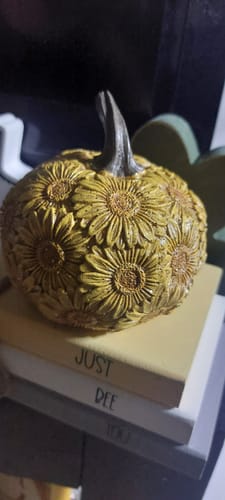 Customer photo review of 3.75" Autumn Flower Sparkling Resin Pumpkins (3 Colors)