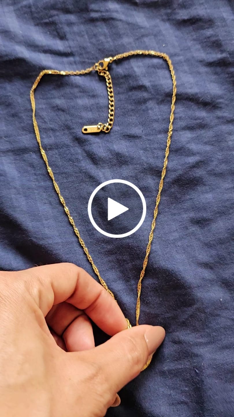 Customer video review of Colar Estrela Rosa dos Ventos Banhado em Ouro 18k