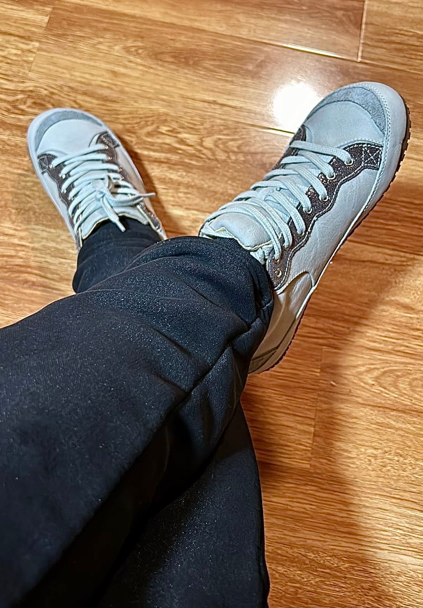 Customer photo review of Zapatilla A2. Plateada
