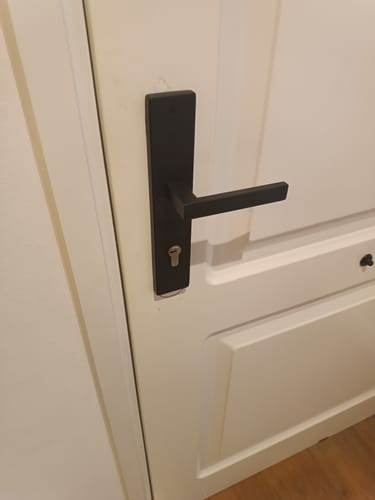 Customer photo review of Manilla con placa modelo 8003 de acero inoxidable acabado negro con bocallave 85