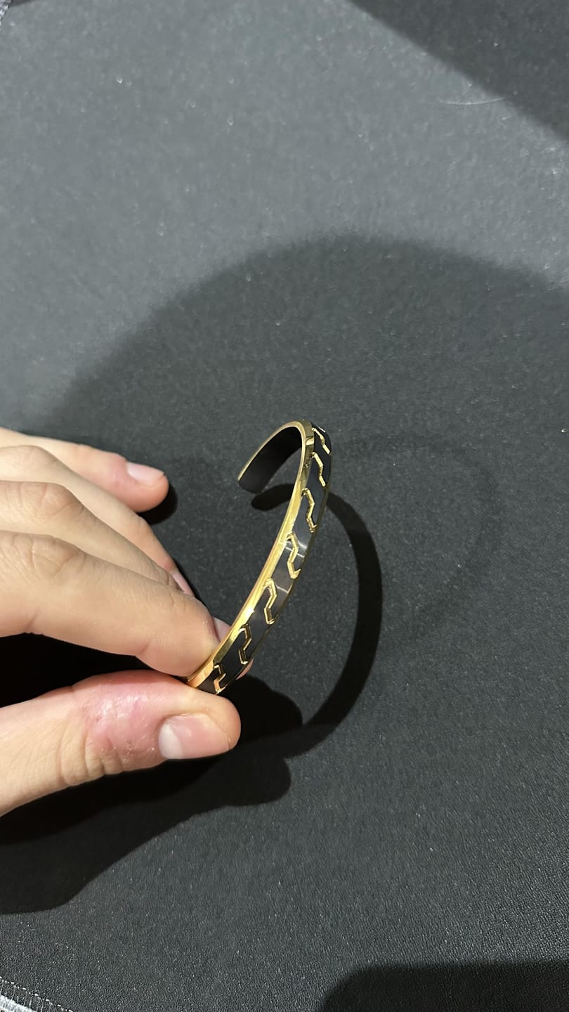 Customer photo review of JULIVNO CUFF - BLACK/GOLD