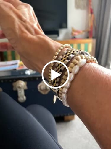 Customer video review of half pearl half juno bracelet (6mm)
