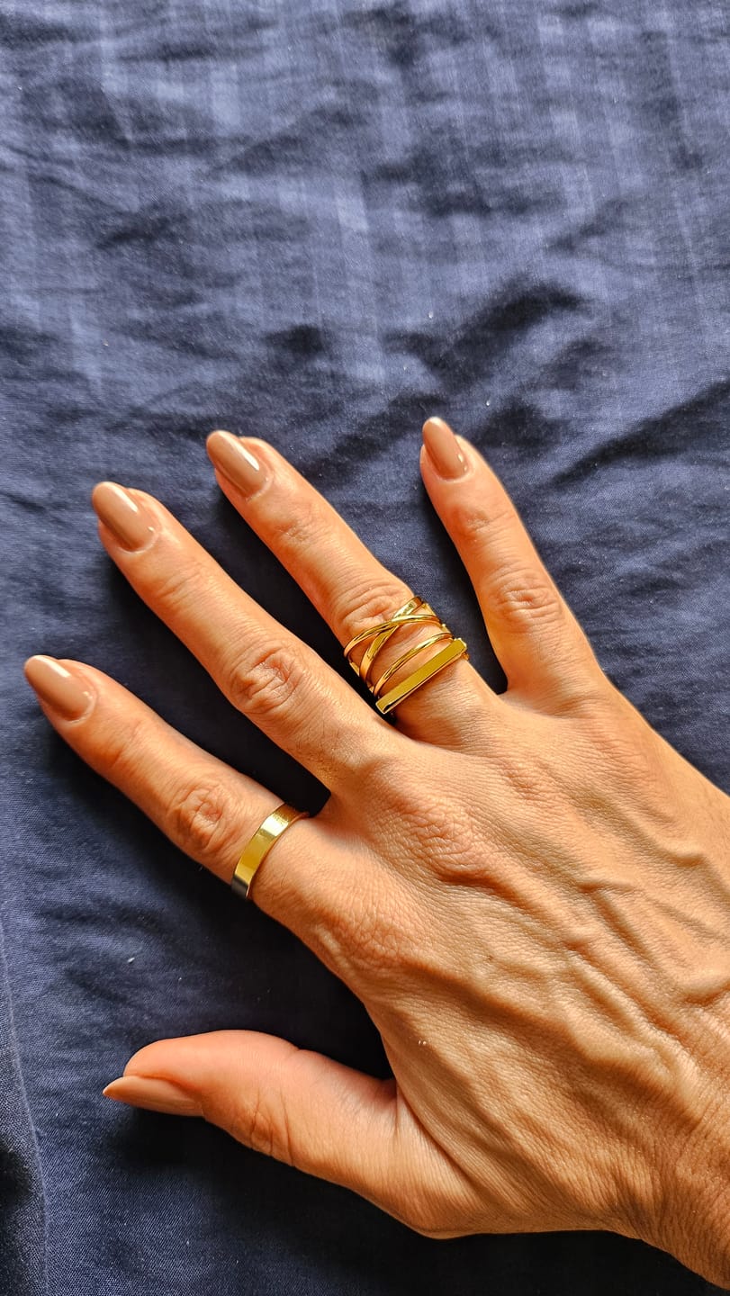 Customer photo review of Aliança Quadrada Anatômica Banhado em Ouro 18K
