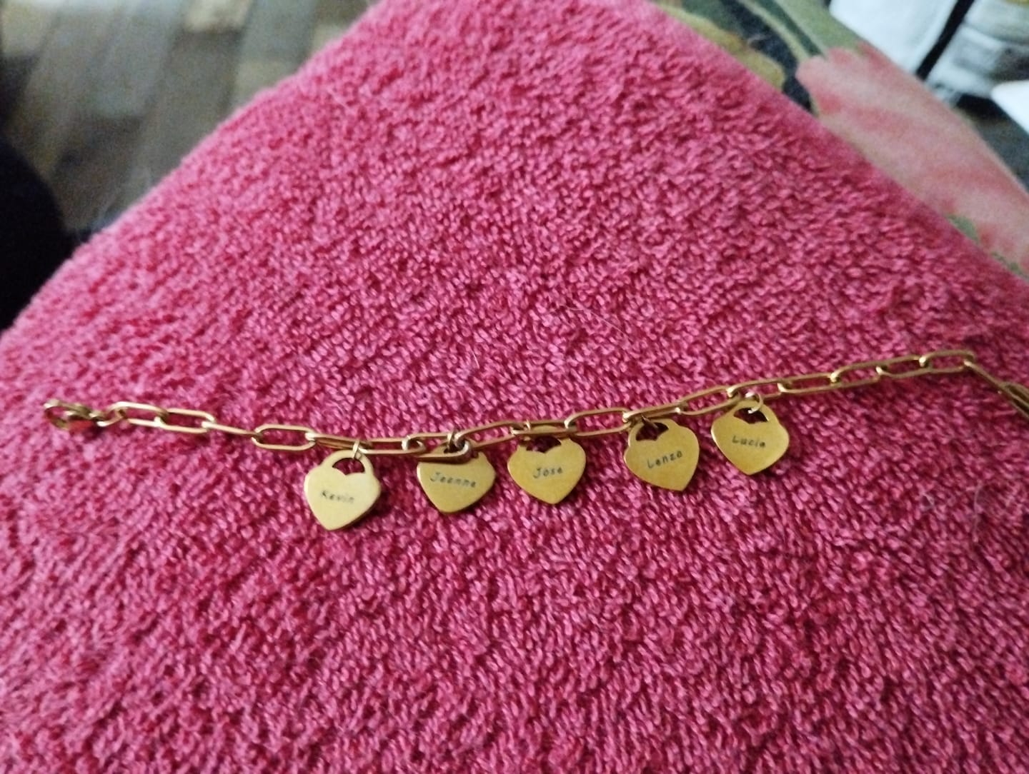 Customer photo review of Bracelet avec pendentifs cœur personnalisés