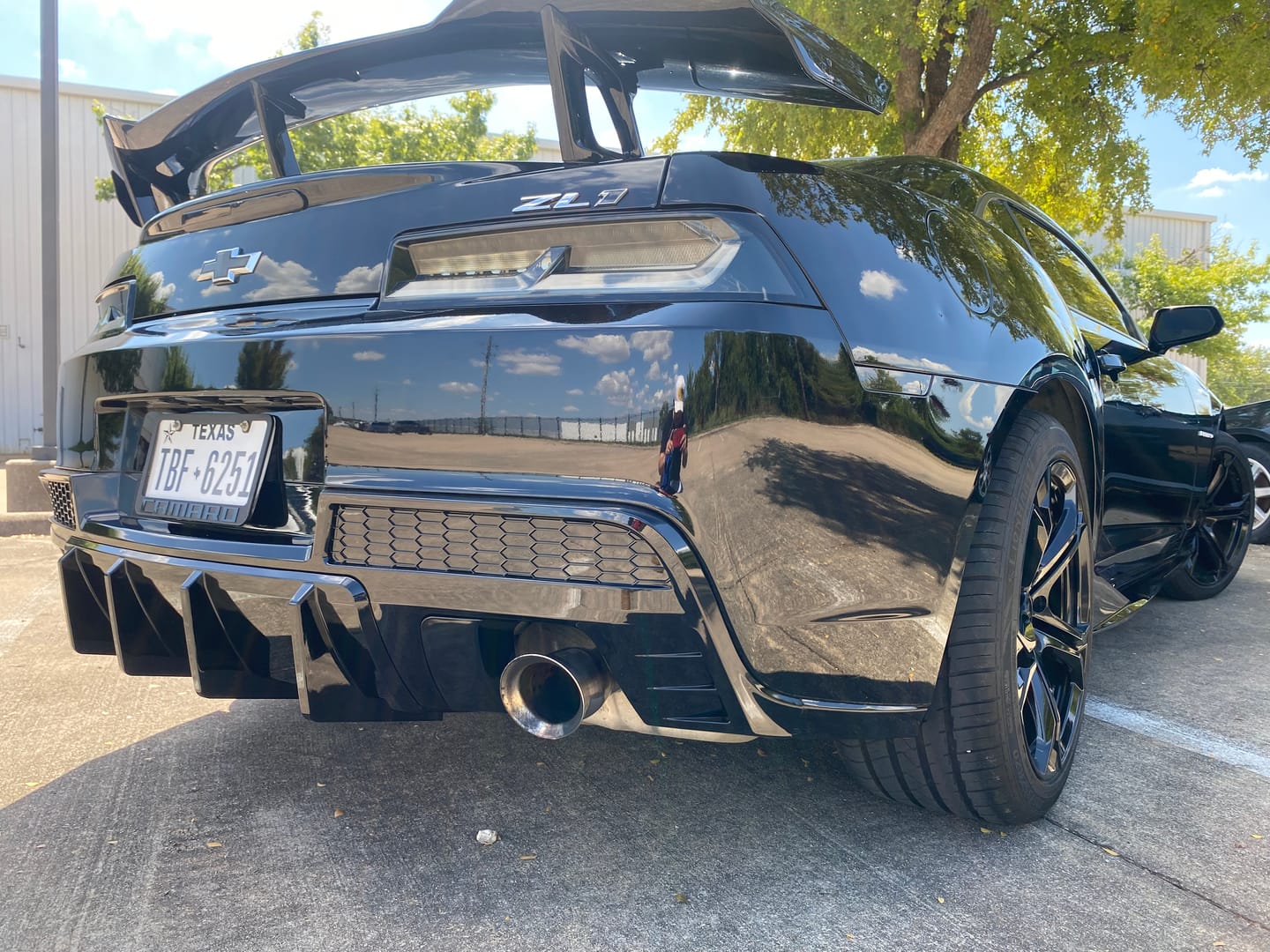 Customer photo review of 2014-2015 Chevy Camaro Evo Style Shark Fins Rear Diffuser Quad/Single Tips