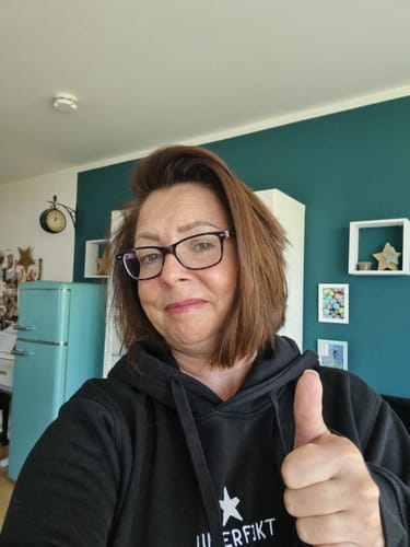 Customer photo review of 100% Organic unisex Hoodie in vielen Farben »Unperfekt that’s me« dezent bestickt