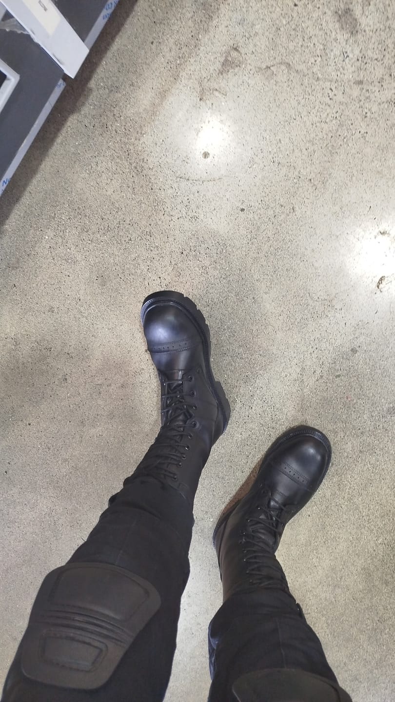 Customer photo review of BOTAS MODELO CORCORAN CUERO, PUNTERA DE ACERO NACIONAL