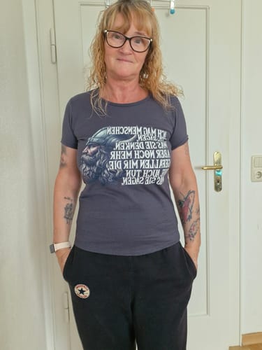 Customer photo review of Ich mag Menschen, die tun, was sie sagen. - Damen Premium Shirt