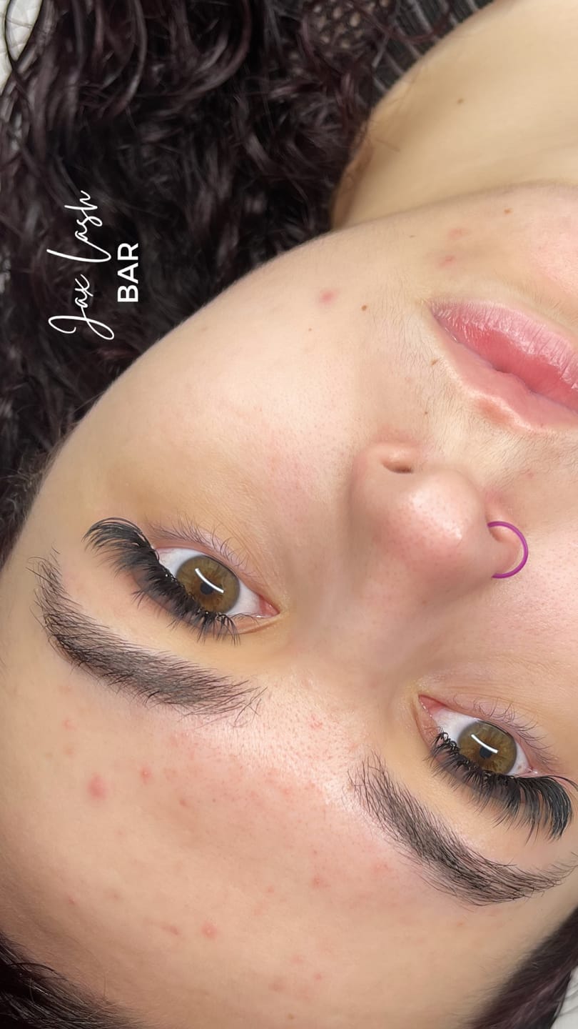 Customer photo review of Veyes Cashmere Luxe Lashes