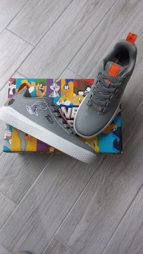 Customer photo review of Tenis Bugs One Looney Tunes Men