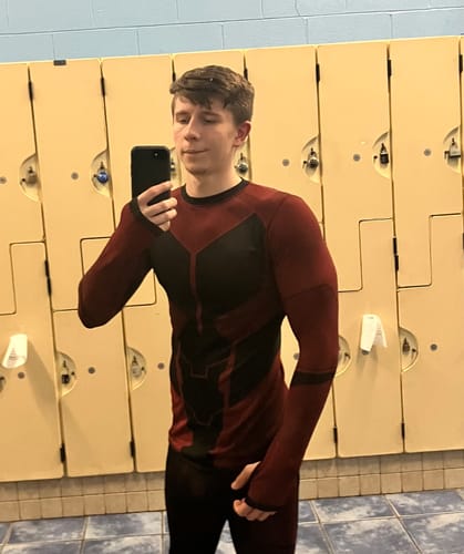 Customer photo review of MURDOCK Seamless Long Sleeve Shirt