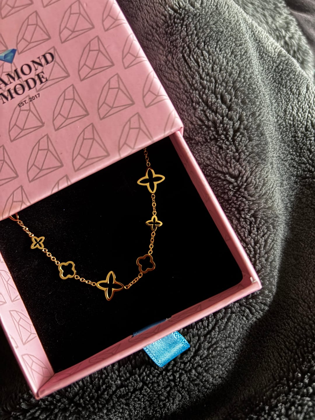 Customer photo review of Fancy Clover Armband | 18K vergoldet