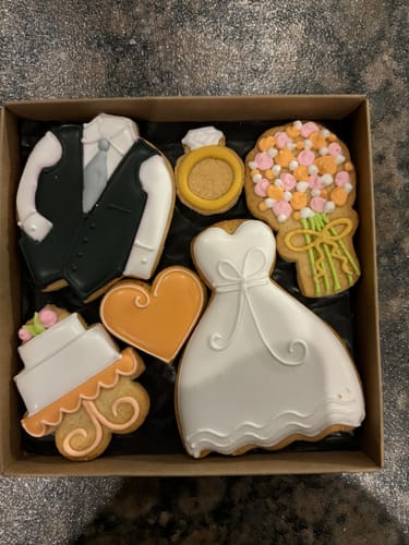Customer photo review of Wedding Deluxe Biscuit Box