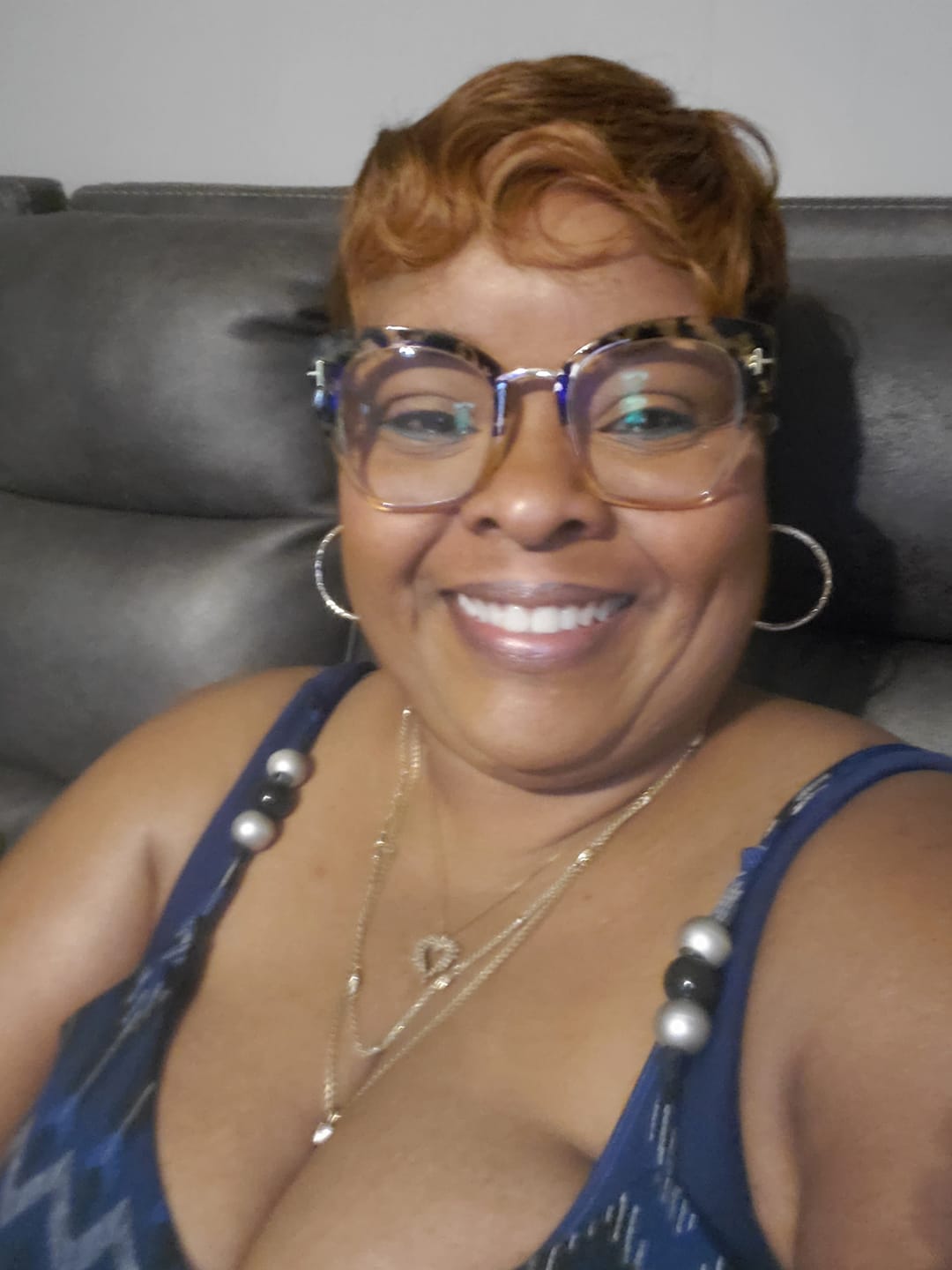 Customer photo review of It's a Wig Quality Synthetic Hair Full Wig - Q PIETTRA