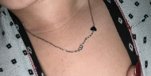 Customer photo review of Gepersonaliseerde zijwaartse initialen ketting