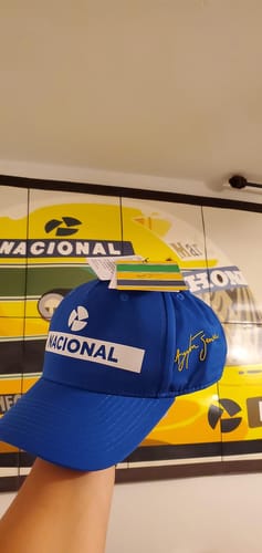 Customer photo review of Gorro Ayrton Senna Nacional + Bosla de Regalo