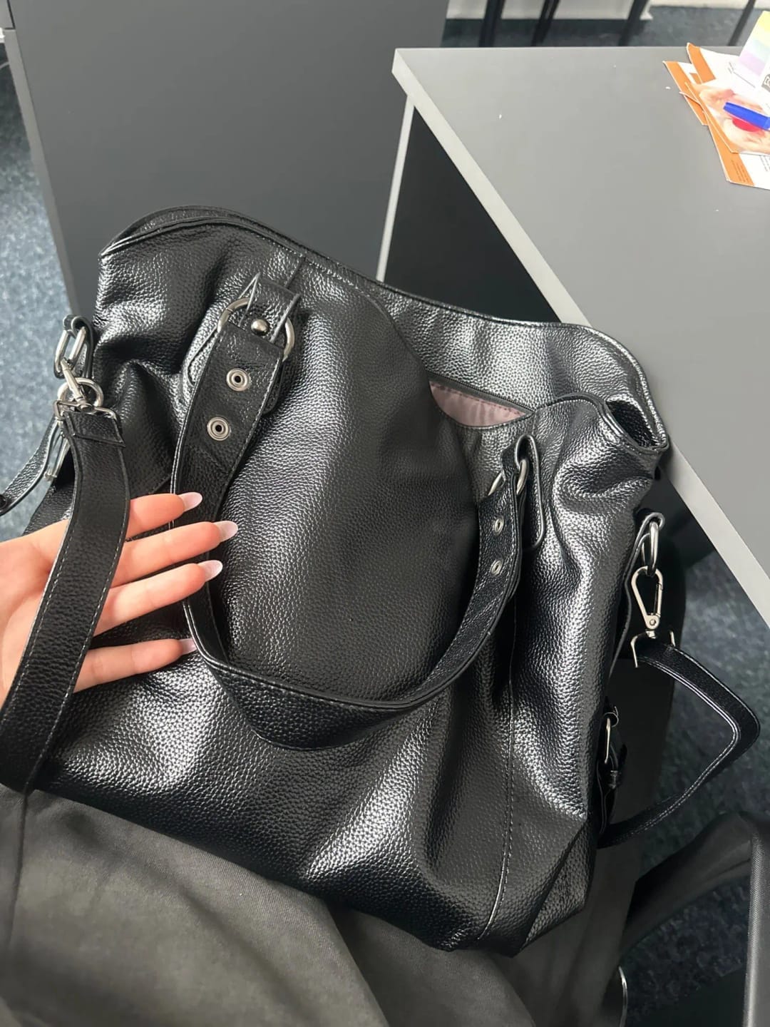 Customer photo review of HÉRA - Grand Sac à Main en Cuir Souple Noir