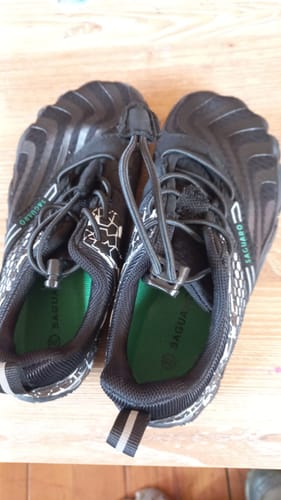 Customer photo review of Zapatilla ergo Vitality I Negra - Saguaro Kids