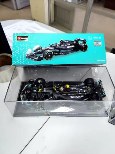 Customer photo review of Mercedes W14 Hamilton 1:24 - Con piloto (Caja acrílica)