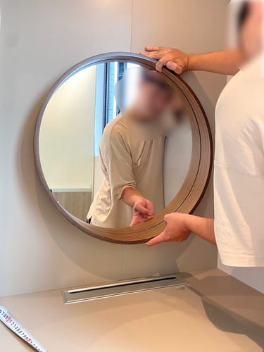 馨儀 review of 實木框圓形浴室掛鏡 帶前置物架 image 1 out of 1