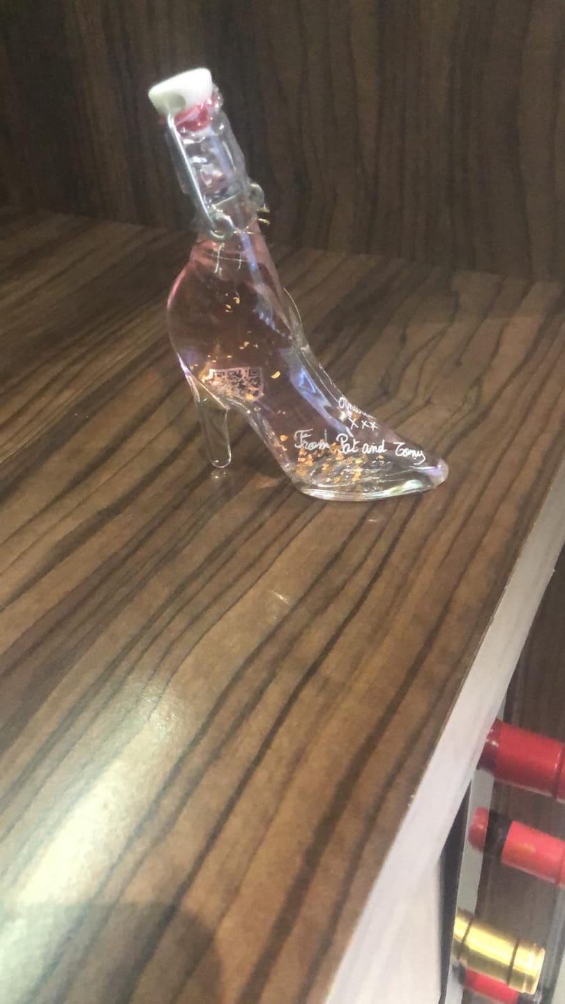Customer photo review of Rose Gin Gift - Lady Shoe Shaped Glass Bottle with 22 Carat Gold Flakes - 40ml - 25%