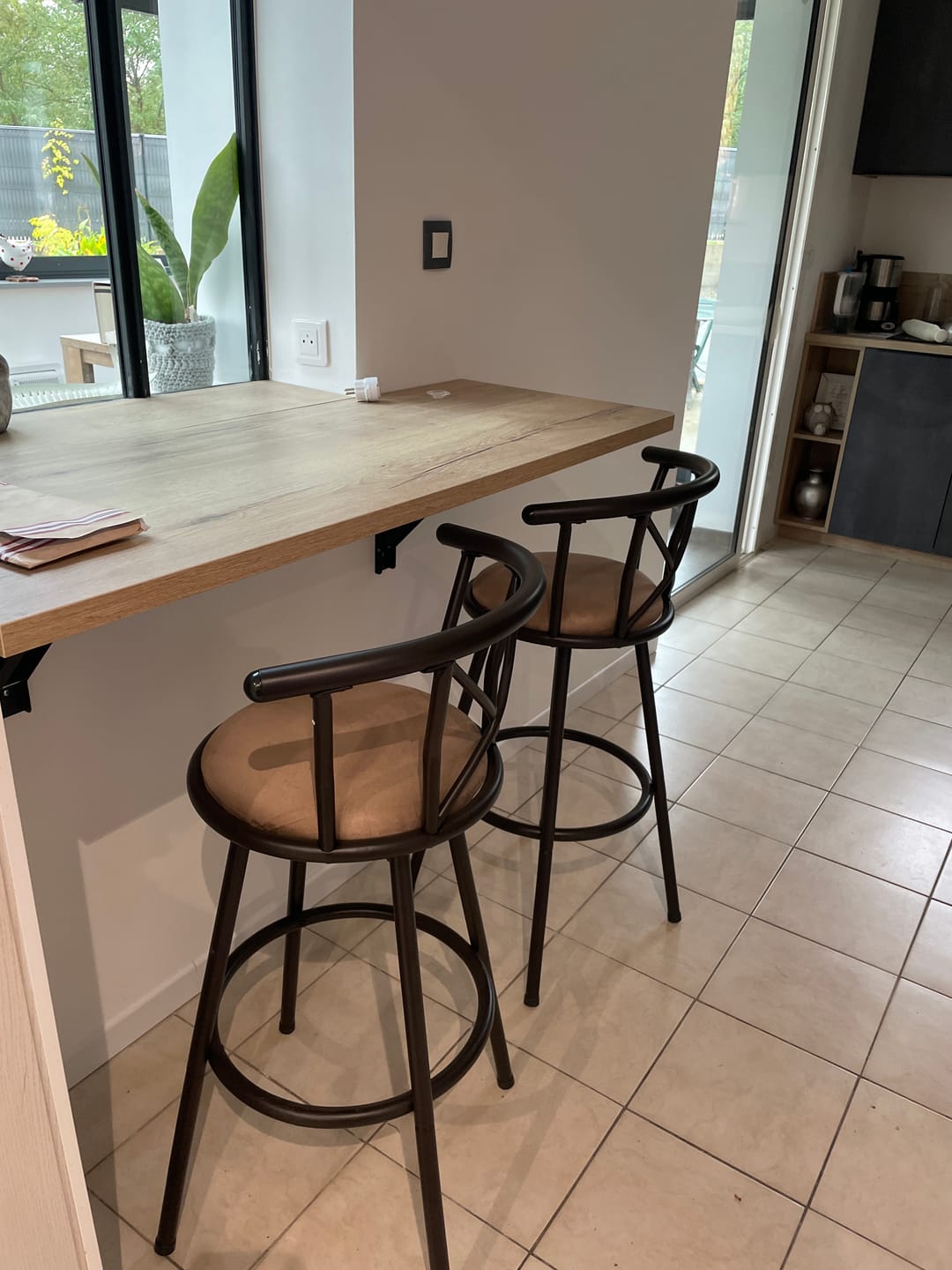Customer photo review of Lot de 2 tabourets de bar cuisine style industriel avec pieds en métal couleur moka, assise 360° et repose pieds - HAILEY 29 INCH BROWN 2PCS