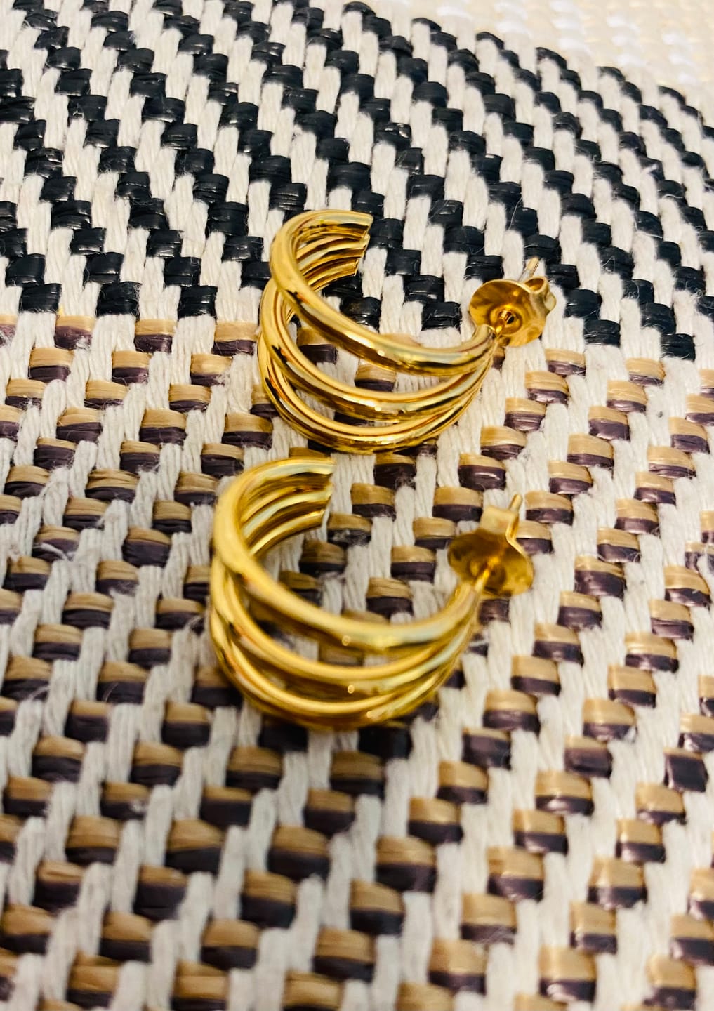 Customer photo review of Aretes Sophia Mini
