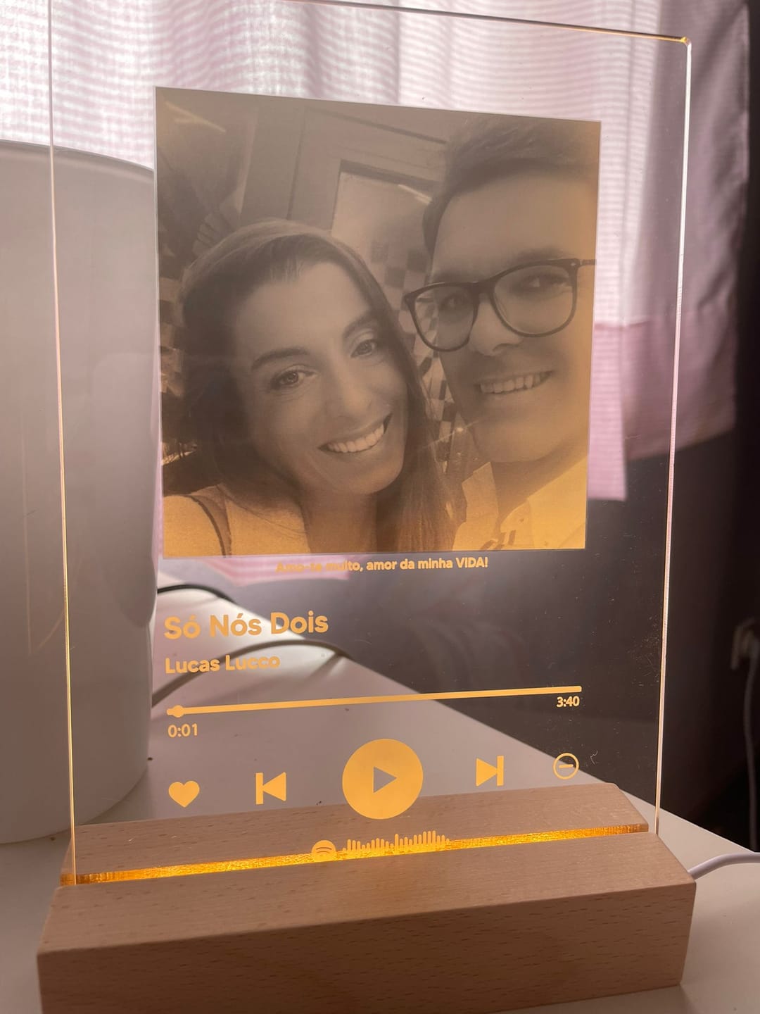 Customer photo review of Lâmpada Spotify Personalizável (Foto & Música)