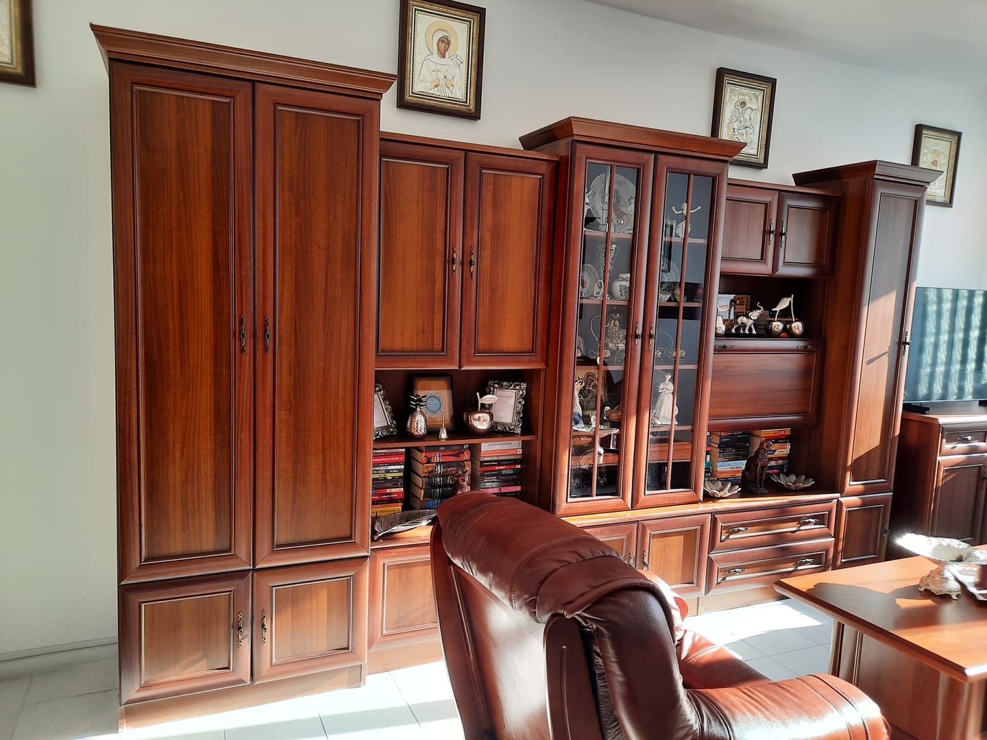 Customer photo review of PARMA 321 pachet special (canapea extensibila 3 locuri, canapea 2 locuri fixa, fotoliu fix din piele naturala Madras)