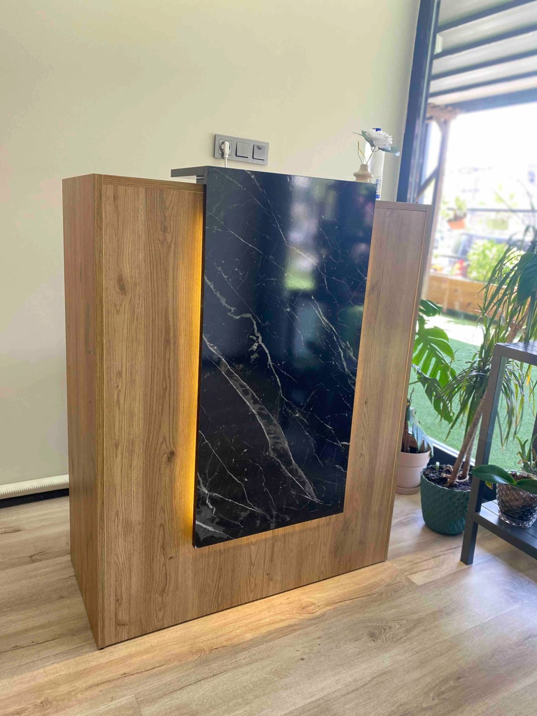 Customer photo review of Rani MA101 Karşılama Bankosu Led Işıklı Çekmeceli Banko Sepet Ceviz - Mermer Desen