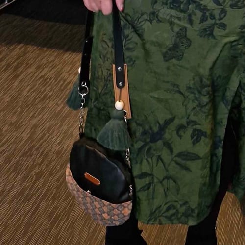 Customer photo review of Yuan Gu Hua 圆古花 Round Ancient Flower Leather Purse