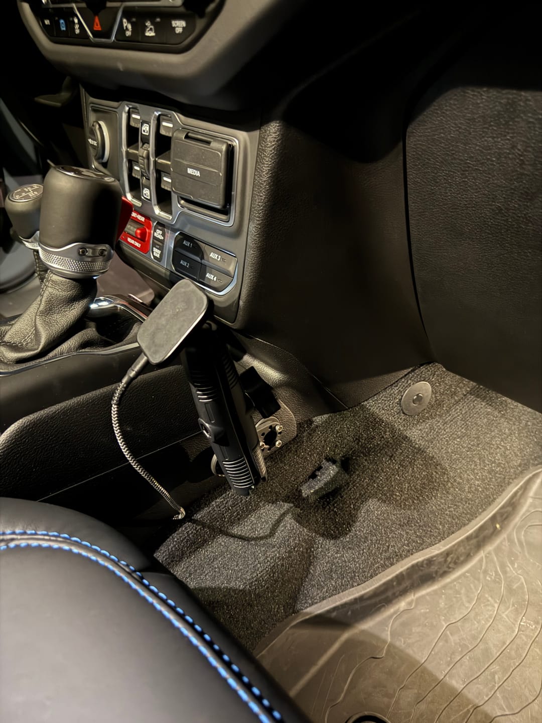 Customer photo review of JL/JLU UNIVERSAL ACCESSORY MOUNT