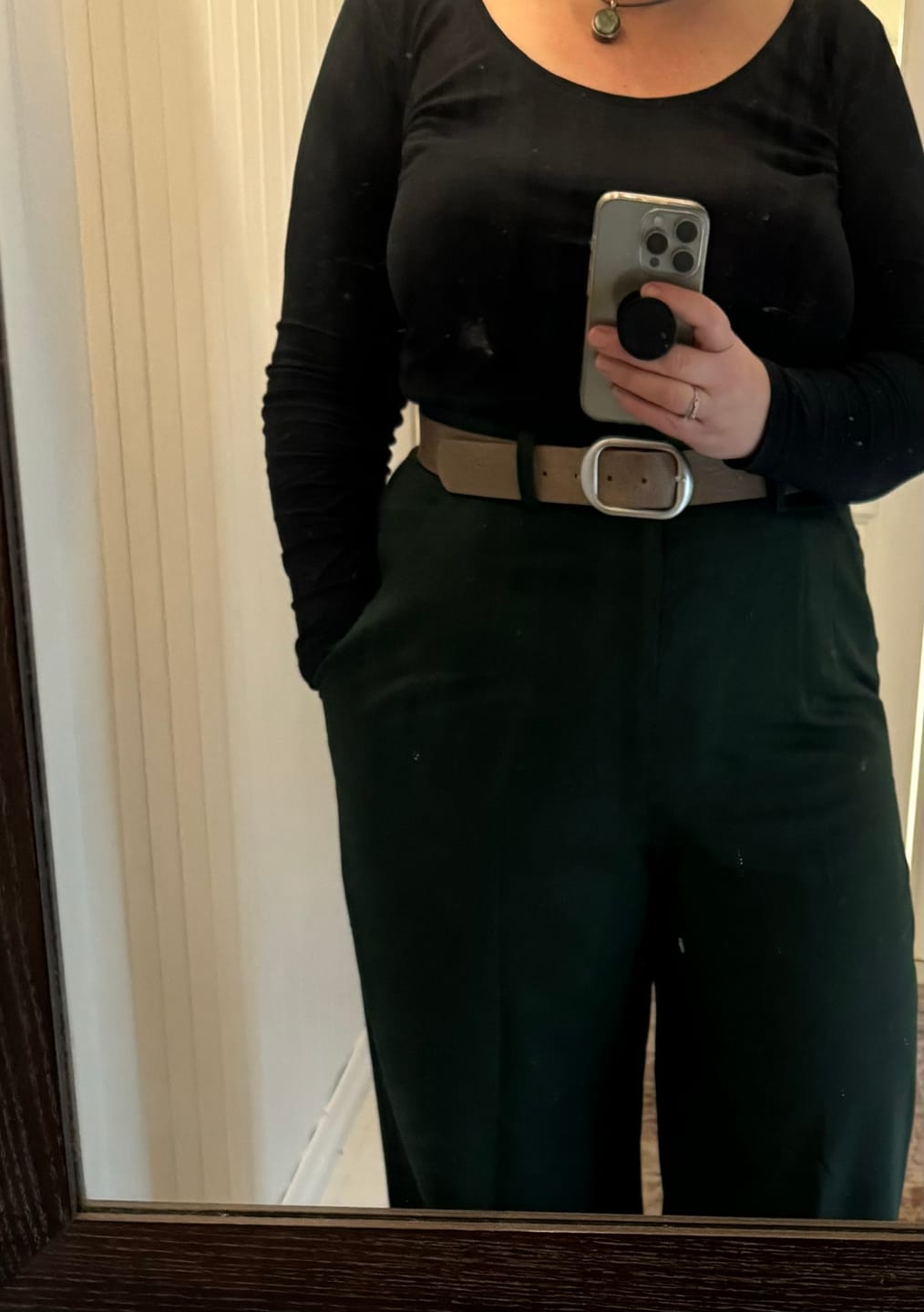 Customer photo review of Hepburn Pants med gylf - bukse med høyt liv - mørk grønn