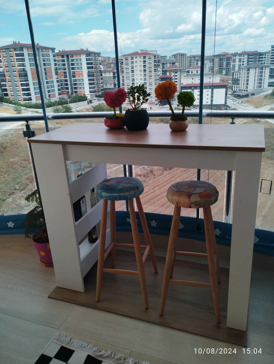 Customer photo review of Rani JA103 Bar Masası 3 Raflı Yüksek Mutfak Yemek Masası Sepet Ceviz - Beyaz