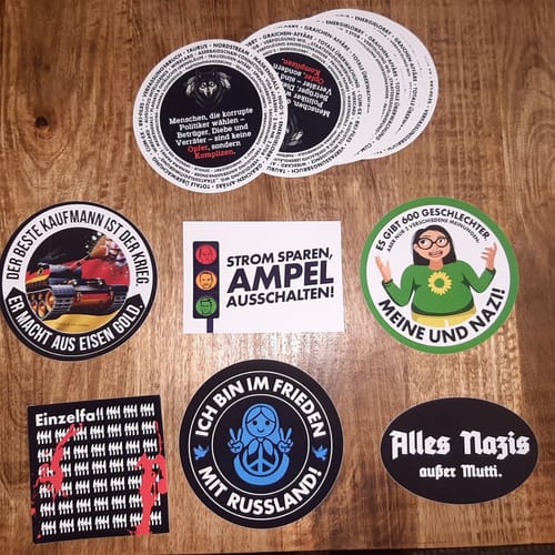 Customer photo review of GROSSE STICKER / AUFKLEBER (10 STK.) • OPFER UND KOMPLIZEN