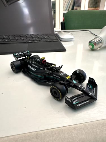 Customer photo review of Mercedes W14 Lewis Hamilton 1:43 - Sin piloto (Caja plástica)