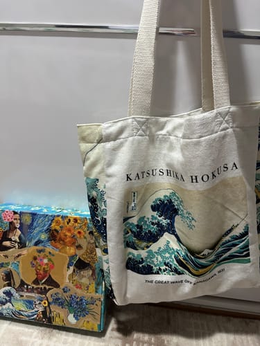 Customer photo review of The Great Wave off Kanagawa Omuz Çantası