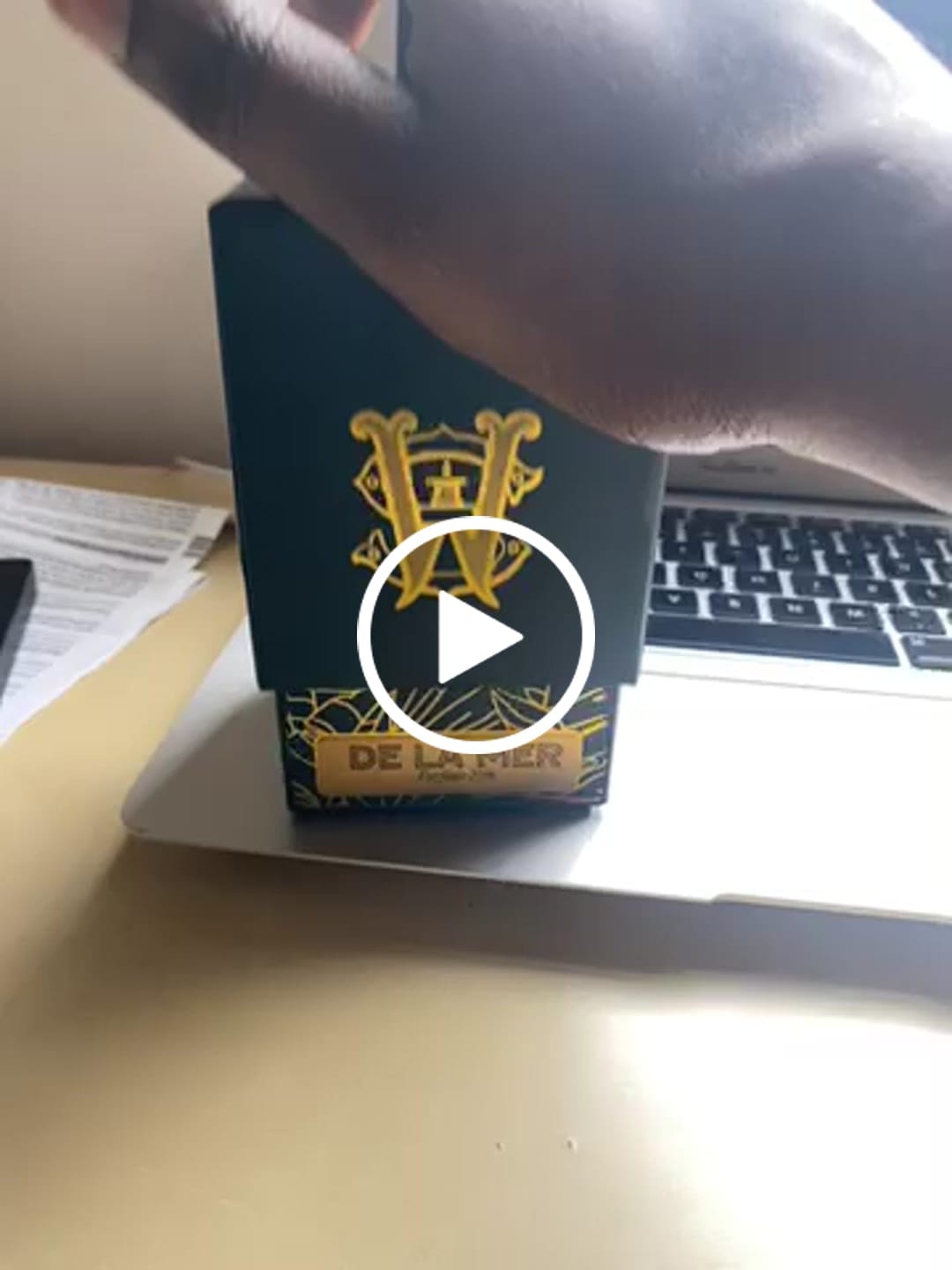 Customer video review of De La Mer