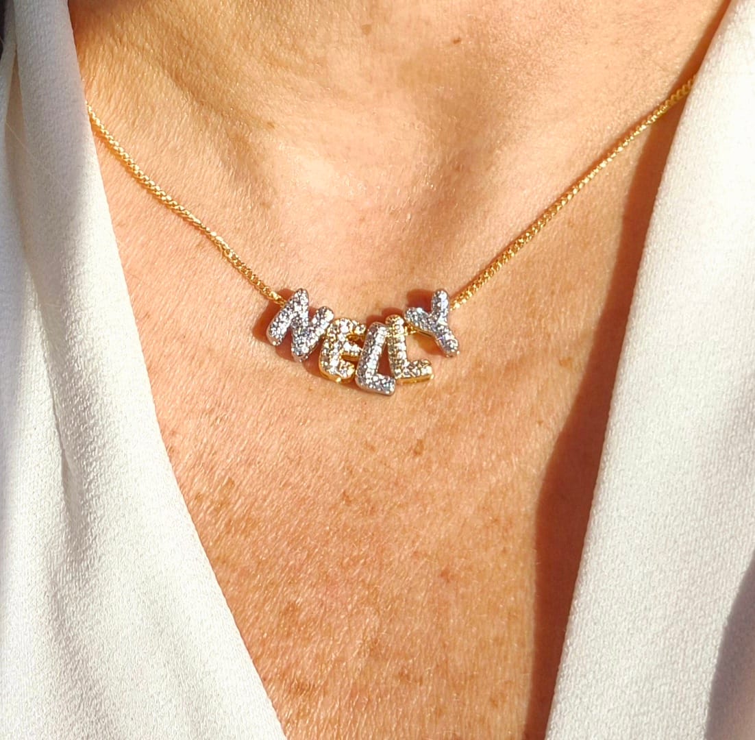 Customer photo review of Personaliza Tu Collar Inicial Mini Bubble Combinado Zirconias