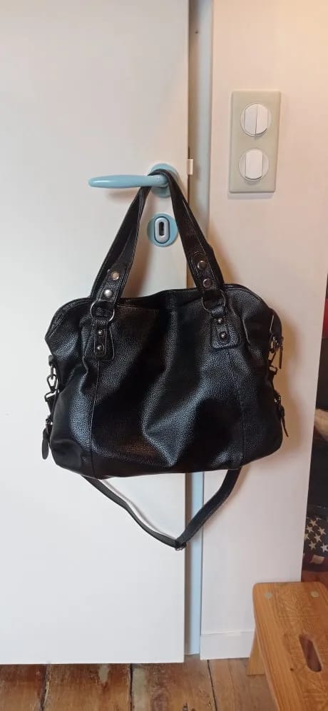 Customer photo review of HÉRA - Grand Sac à Main en Cuir Souple Noir