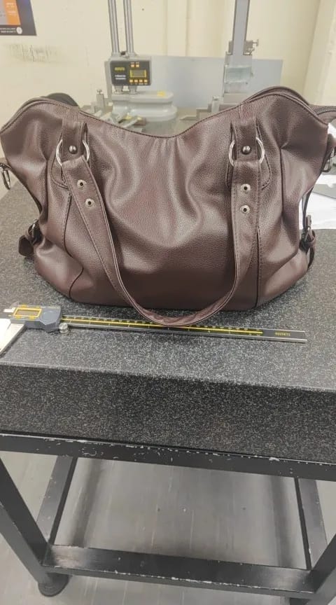 Customer photo review of HÉRA - Grand Sac à Main en Cuir Souple Noir